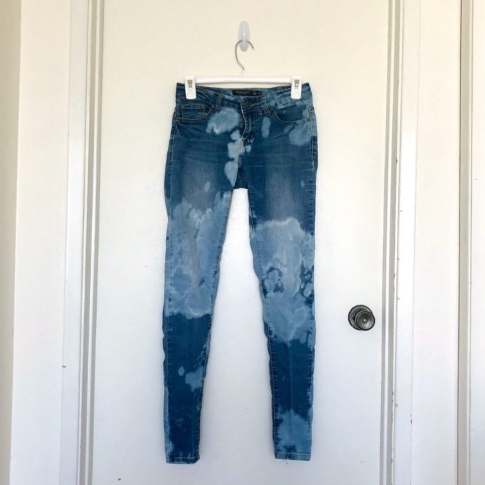 ⭐️5 for $25⭐️ Denim Blvd Blue Self Bleached Skinny Jeans